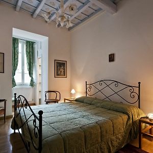 Kamer met een Queen Size Bed